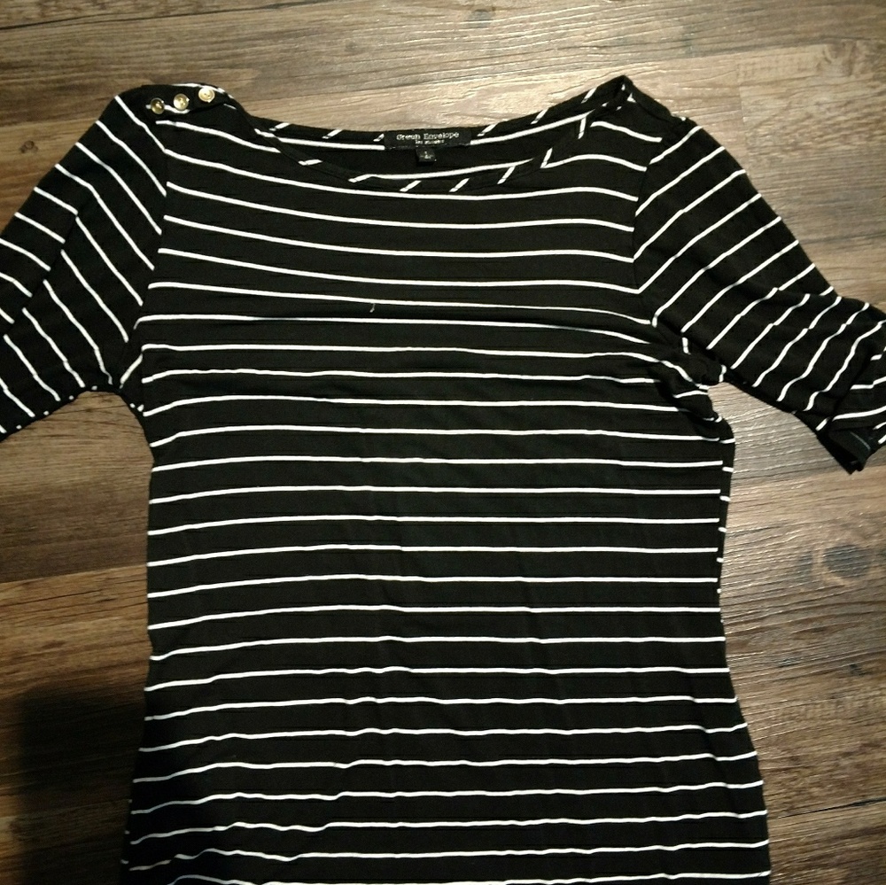 Black and white quarter sleeve shirt